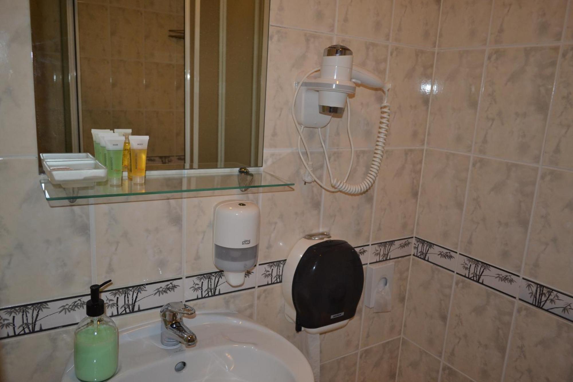 Hotel Yes Нарва-Йиесуу Екстер'єр фото